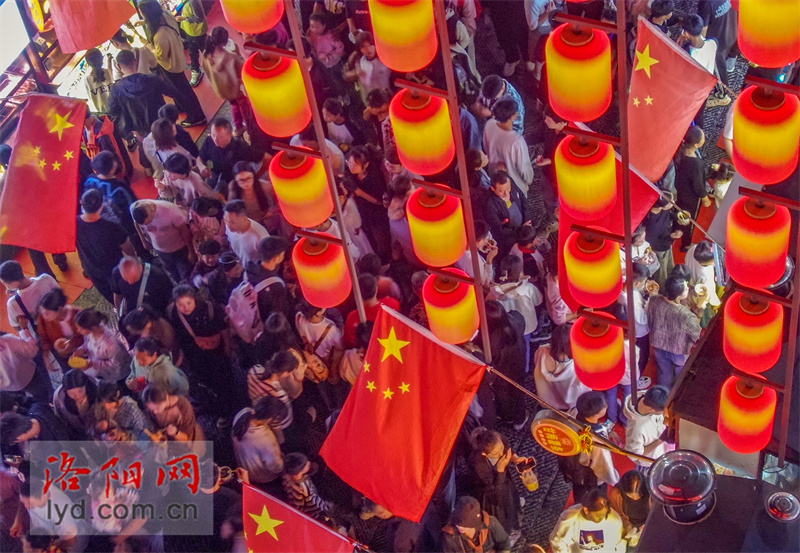 逛老城十字街 畅享节日快乐【组图】